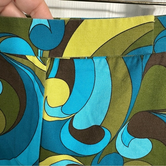 Talbots size 14 capris, bold swirl print, cotton blend, stretch, 60s vibe - Picture 3 of 10